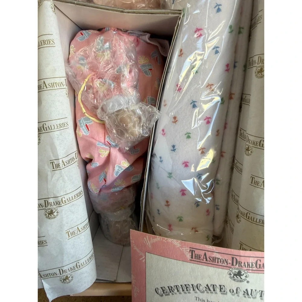 ASHTON DRAKE GALLERY YOLANDAS LULLABY BABY PORCELAIN ROCK A BYE BABY DOLL W/ COA